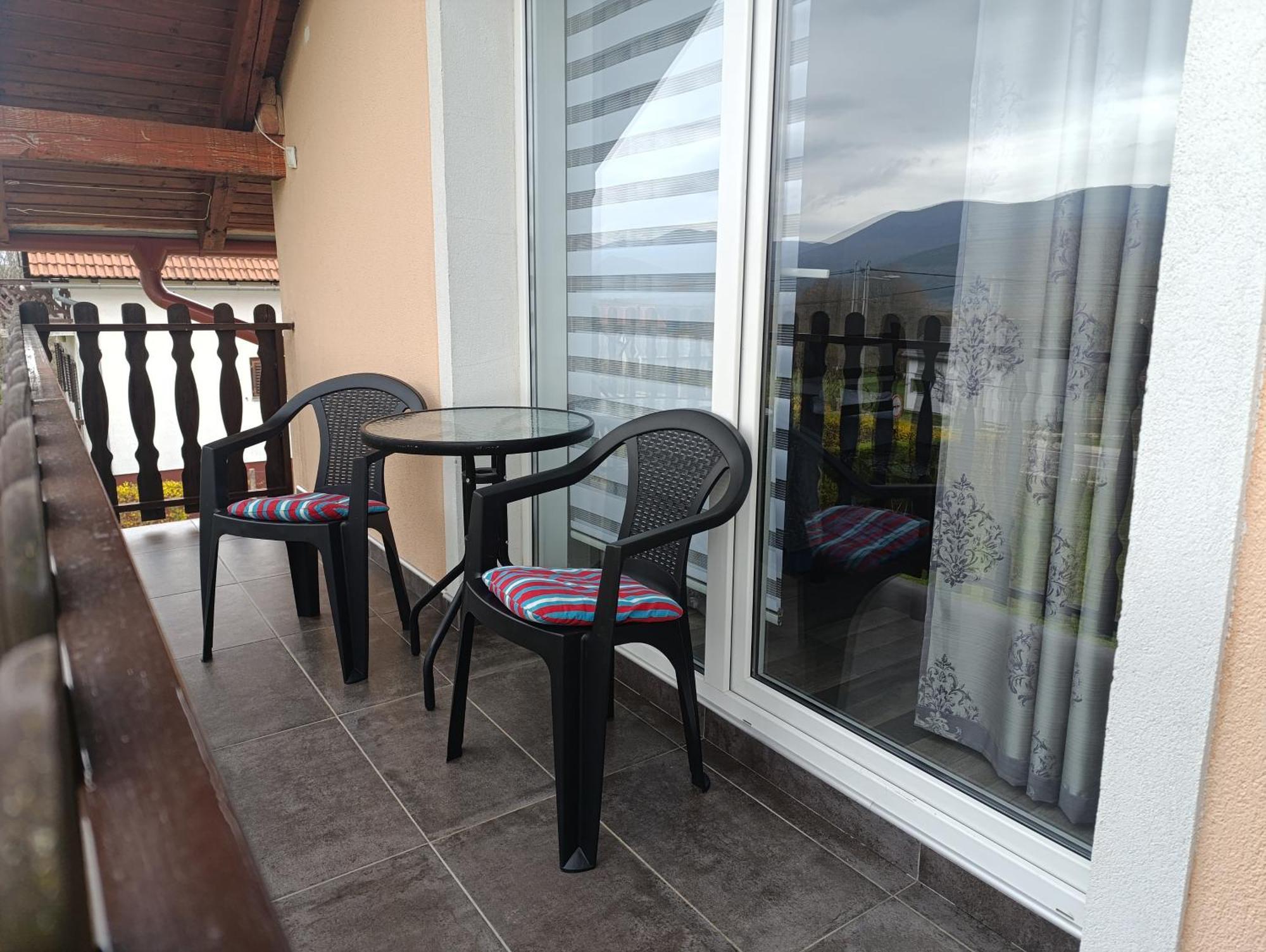 Guest House Toic Korenica Quarto foto