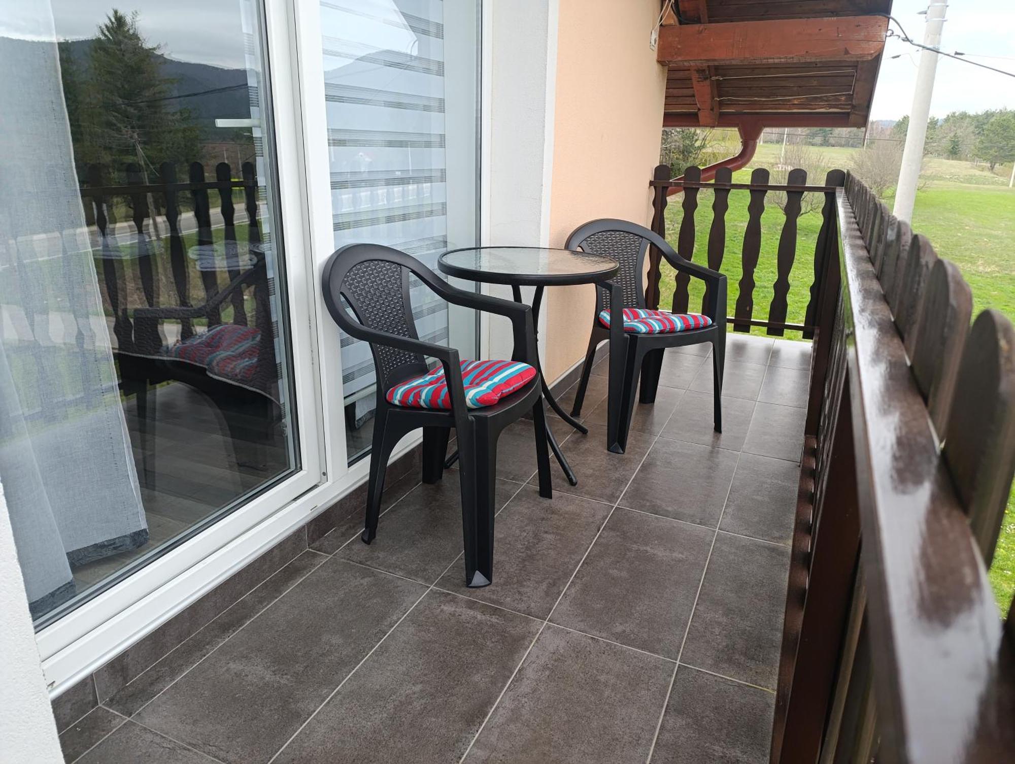 Guest House Toic Korenica Quarto foto
