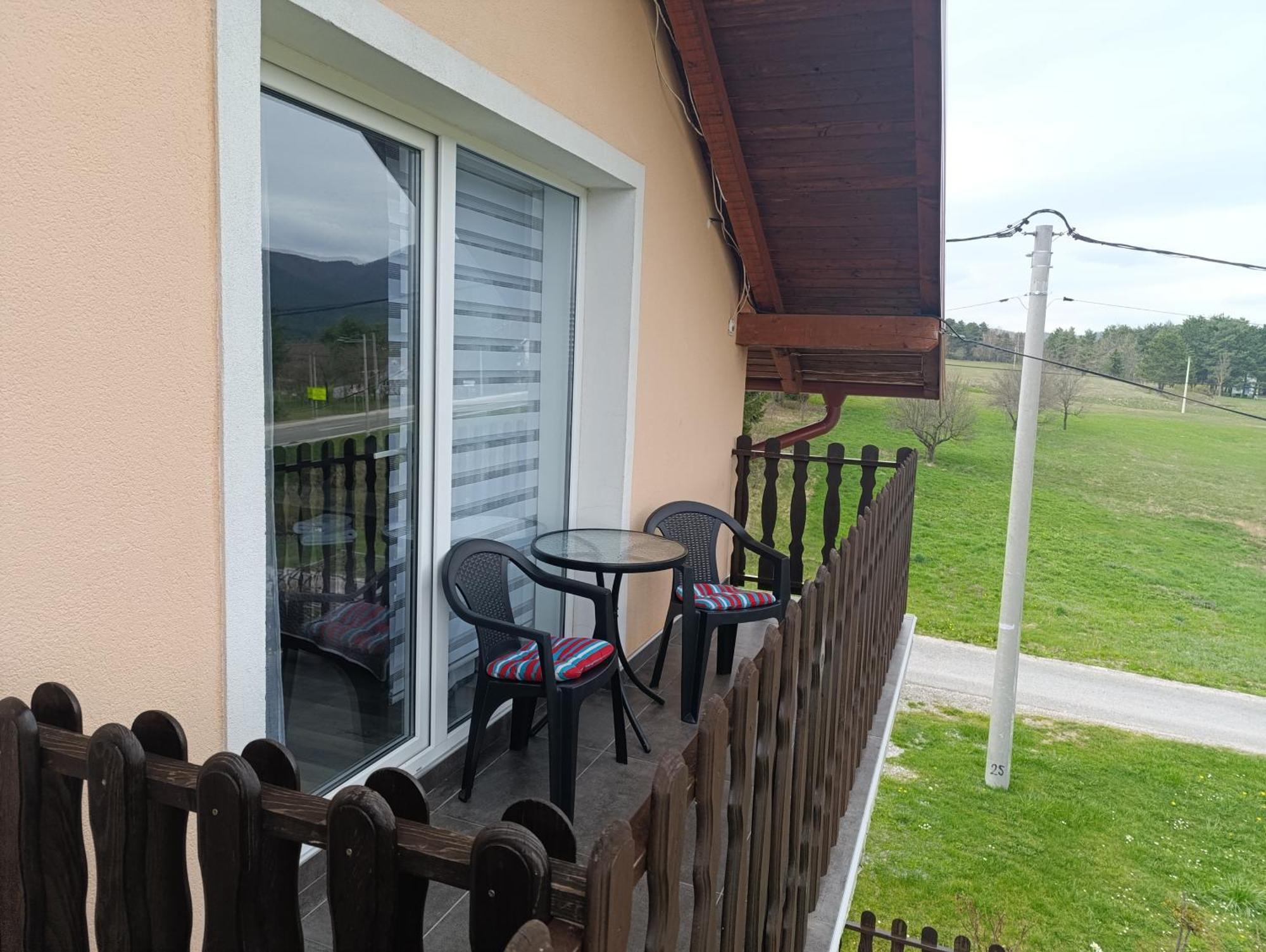 Guest House Toic Korenica Quarto foto